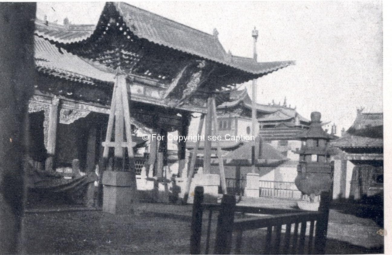 Entrance of Zankhan süm. Forbáth, L., A megujhodott Mongolia, Franklin. A Magyar Földrajzi Társaság 